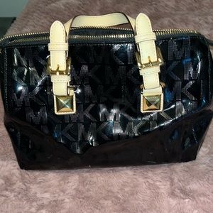 MK ( Micheal Kors ) Bowler style handbag like new no rips , tares or marks